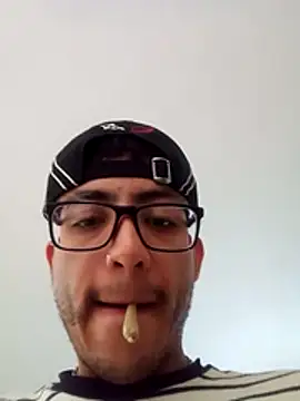 Jaleale33 online show from November 26, 2025, 4:07 pm