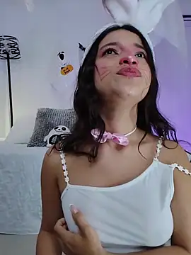 LUNAA    online show from October 21, 2025, 4:23 am