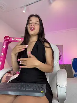 Snapshot of LUNAA___ chatting on May 11, 2026, 3:30 am LUNAA online show from May 11, 2026, 3:30 am