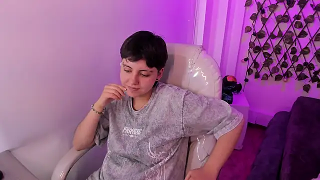 Nathaly ds online show from March 5, 2026, 8:38 pm