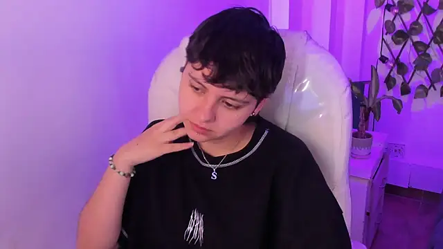 Nathaly ds online show from April 8, 2026, 8:21 pm