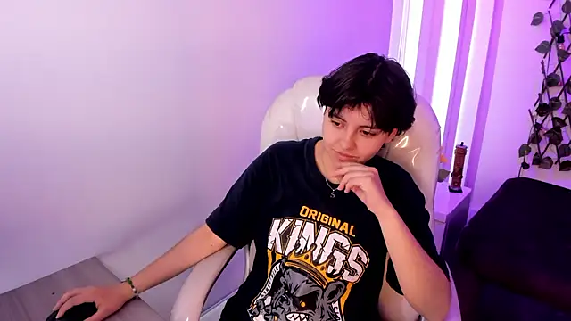 Nathaly ds online show from February 18, 2026, 7:32 pm