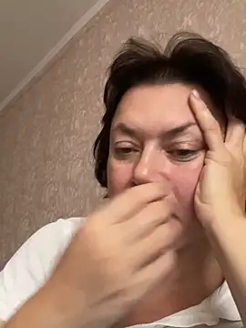 Snapshot of Kiravix chatting on October 23, 2025, 9:52 am Kiravix online show from October 23, 2025, 9:52 am