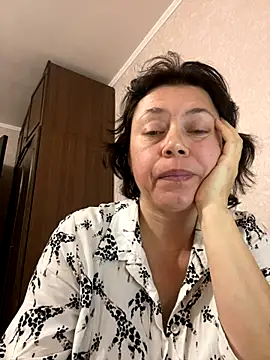 Snapshot of Kiravix chatting on October 20, 2025, 4:07 pm Kiravix online show from October 20, 2025, 4:07 pm