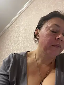 Snapshot of Kiravix chatting on October 30, 2025, 6:27 pm Kiravix online show from October 30, 2025, 6:27 pm