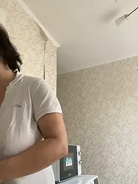 Snapshot of Kiravix chatting on October 18, 2025, 5:31 am Kiravix online show from October 18, 2025, 5:31 am