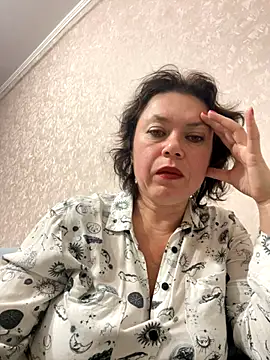 Snapshot of Kiravix chatting on November 18, 2025, 6:44 pm Kiravix online show from November 18, 2025, 6:44 pm