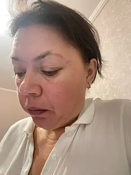 Snapshot of Kiravix chatting on November 7, 2025, 7:46 am Kiravix online show from November 7, 2025, 7:46 am