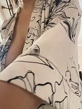 Snapshot of Kiravix chatting on March 6, 2026, 8:20 am Kiravix online show from March 6, 2026, 8:20 am