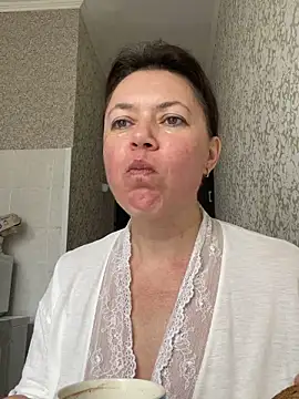 Snapshot of Kiravix chatting on April 13, 2026, 6:50 am Kiravix online show from April 13, 2026, 6:50 am