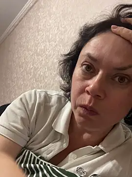 Snapshot of Kiravix chatting on October 13, 2025, 8:21 pm Kiravix online show from October 13, 2025, 8:21 pm