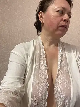 Snapshot of Kiravix chatting on April 6, 2026, 5:41 am Kiravix online show from April 6, 2026, 5:41 am