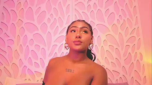 Snapshot of Emmadancer chatting on November 4, 2025, 3:43 am Emmadancer online show from November 4, 2025, 3:43 am