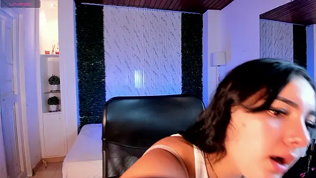 Snapshot of sofiacaramel chatting on January 18, 2026, 12:08 pm sofiacaramel online show from January 18, 2026, 12:08 pm