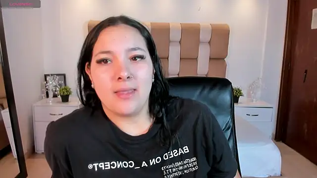 Snapshot of sofiacaramel chatting on December 18, 2025, 4:11 pm sofiacaramel online show from December 18, 2025, 4:11 pm