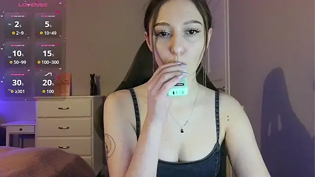 white liillyy online show from April 8, 2026, 10:22 pm