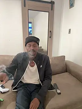 Snapshot of AllDayBbC chatting on November 7, 2025, 12:31 pm AllDayBbC online show from November 7, 2025, 12:31 pm