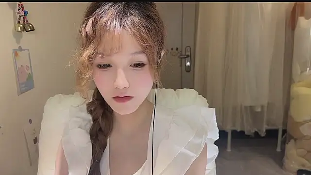 Snapshot of FuFu-puff chatting on October 6, 2025, 12:06 pm FuFu-puff online show from October 6, 2025, 12:06 pm
