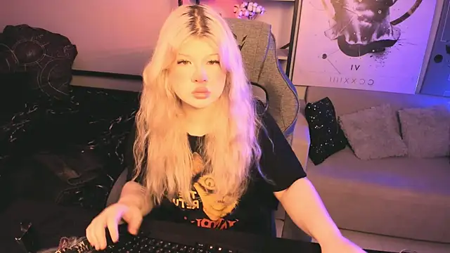 LilithNelson online show from October 25, 2025, 5:46 pm