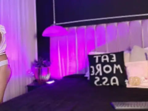 Snapshot of Dannyaa_ chatting on September 24, 2025, 12:44 pm Dannyaa online show from September 24, 2025, 12:44 pm