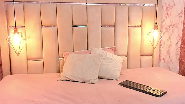 Snapshot of WILD_FIREE_ chatting on October 12, 2025, 8:10 pm WILD FIREE online show from October 12, 2025, 8:10 pm