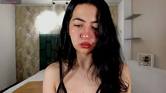 Saya Amaretto1 online show from February 18, 2026, 8:27 pm