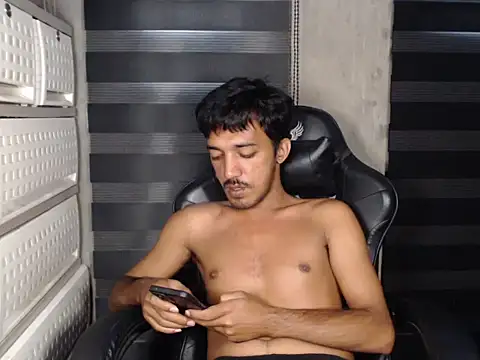 Snapshot of RowyCam chatting on November 8, 2025, 1:09 am RowyCam online show from November 8, 2025, 1:09 am