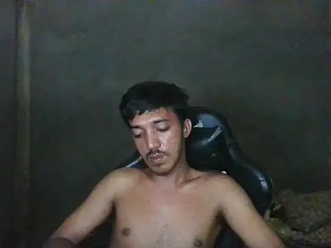 Snapshot of RowyCam chatting on October 29, 2025, 3:38 am RowyCam online show from October 29, 2025, 3:38 am