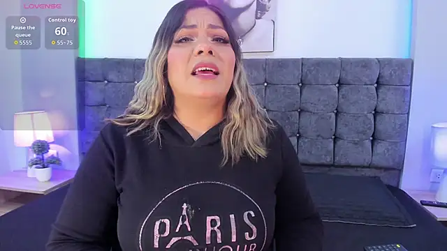 isabella horney  online show from October 11, 2025, 7:59 pm