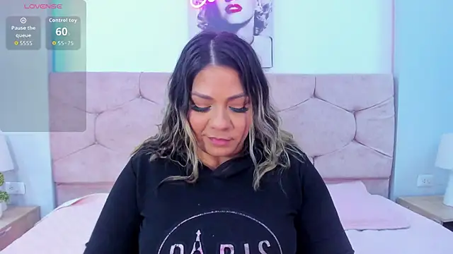 isabella horney  online show from September 22, 2025, 8:26 pm