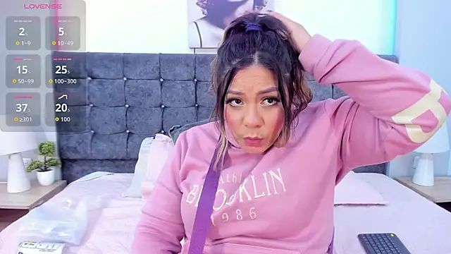 isabella horney  online show from November 21, 2025, 8:08 pm