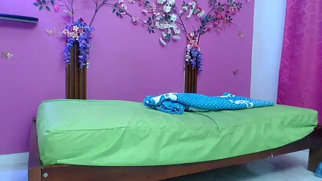 Snapshot of skinnybarbie022 chatting on May 4, 2026, 12:14 am skinnybarbie022 online show from May 4, 2026, 12:14 am