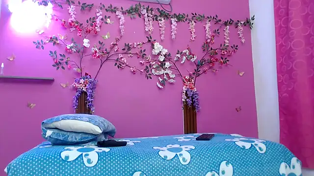 Snapshot of skinnybarbie022 chatting on May 8, 2026, 12:47 am skinnybarbie022 online show from May 8, 2026, 12:47 am