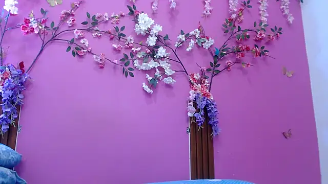 skinnybarbie022 online show from April 6, 2026, 12:06 am