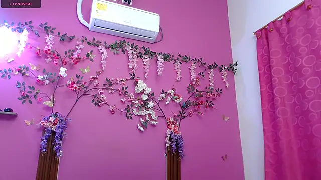 skinnybarbie022 online show from June 26, 2026, 12:49 am