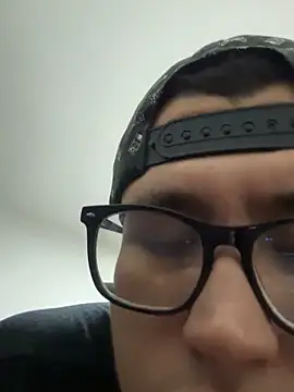 Snapshot of Kurtxxx22 chatting on November 5, 2025, 3:53 am Kurtxxx22 online show from November 5, 2025, 3:53 am