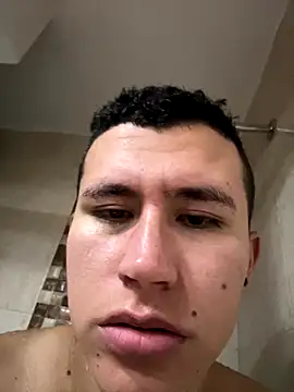 Snapshot of Kurtxxx22 chatting on October 31, 2025, 3:47 am Kurtxxx22 online show from October 31, 2025, 3:47 am