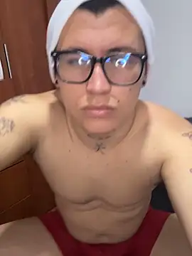 Snapshot of Kurtxxx22 chatting on November 3, 2025, 8:23 pm Kurtxxx22 online show from November 3, 2025, 8:23 pm