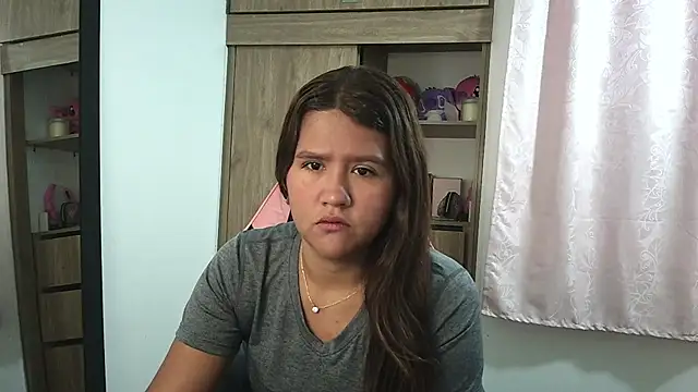 Snapshot of Oliviawatson1 chatting on September 15, 2025, 12:05 pm Oliviawatson1 online show from September 15, 2025, 12:05 pm