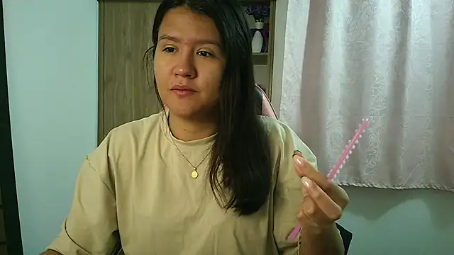 Snapshot of Oliviawatson1 chatting on February 3, 2026, 11:48 am Oliviawatson1 online show from February 3, 2026, 11:48 am