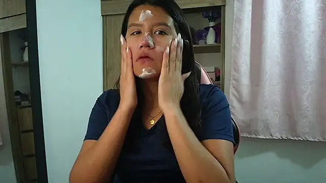 Snapshot of Oliviawatson1 chatting on February 17, 2026, 12:13 pm Oliviawatson1 online show from February 17, 2026, 12:13 pm