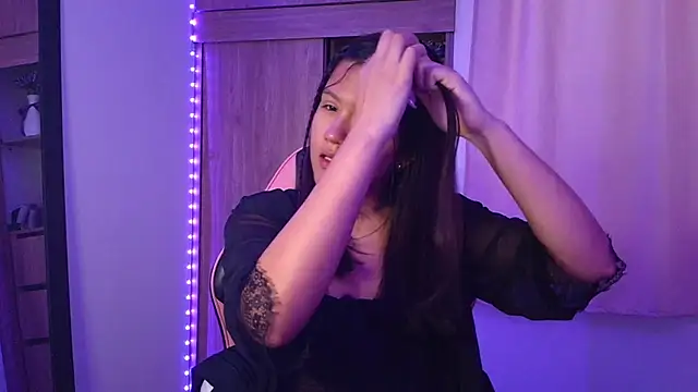 Snapshot of Oliviawatson1 chatting on February 14, 2026, 12:16 pm Oliviawatson1 online show from February 14, 2026, 12:16 pm