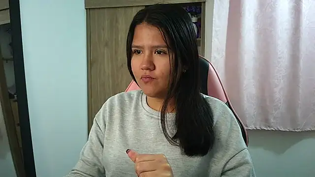 Snapshot of Oliviawatson1 chatting on January 15, 2026, 12:19 pm Oliviawatson1 online show from January 15, 2026, 12:19 pm