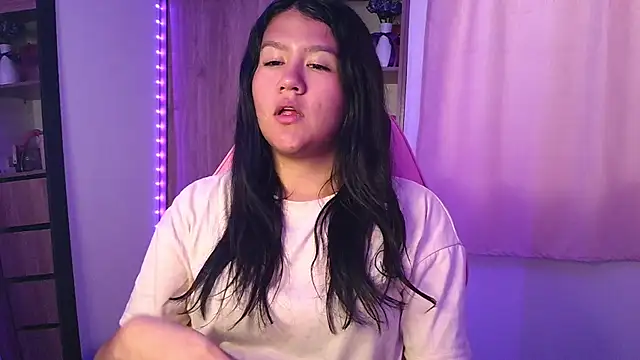 Oliviawatson1 online show from November 23, 2025, 12:59 pm