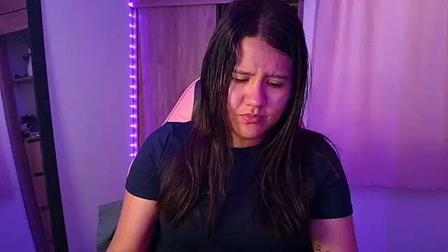 Oliviawatson1 online show from April 13, 2026, 12:42 pm