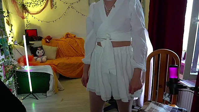 Snapshot of Sova173 chatting on September 10, 2025, 2:16 pm Sova173 online show from September 10, 2025, 2:16 pm