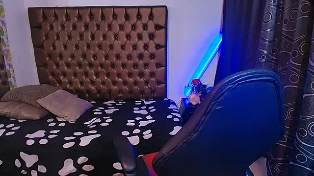 Snapshot of lailahdark chatting on April 6, 2026, 8:43 pm lailahdark online show from April 6, 2026, 8:43 pm