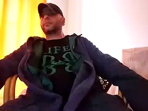 Snapshot of SmokedAlloy2 chatting on February 1, 2026, 11:52 am SmokedAlloy2 online show from February 1, 2026, 11:52 am