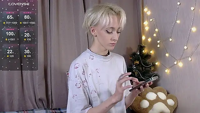 Snapshot of NextVibe_ chatting on December 18, 2025, 5:17 pm NextVibe online show from December 18, 2025, 5:17 pm