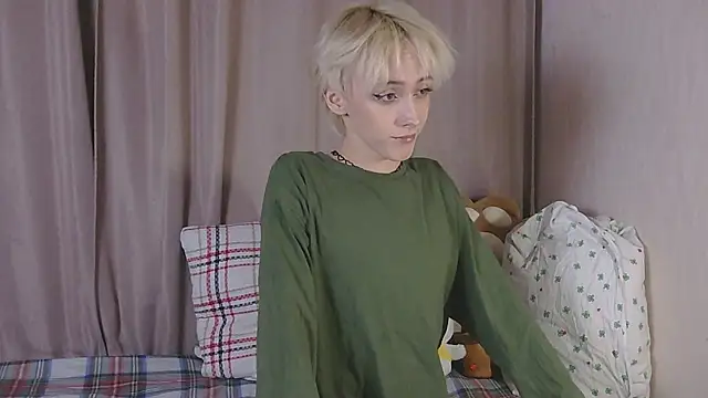 Snapshot of NextVibe_ chatting on February 3, 2026, 6:35 pm NextVibe online show from February 3, 2026, 6:35 pm